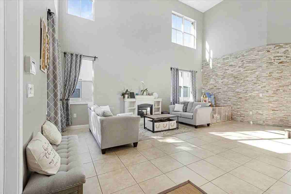 2316 Sw 127th Ave - Photo 3 of 30