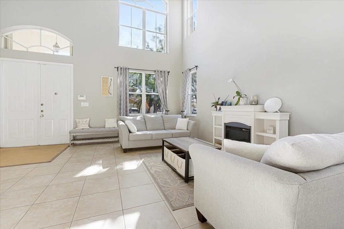 2316 Sw 127th Ave - Photo 6 of 30