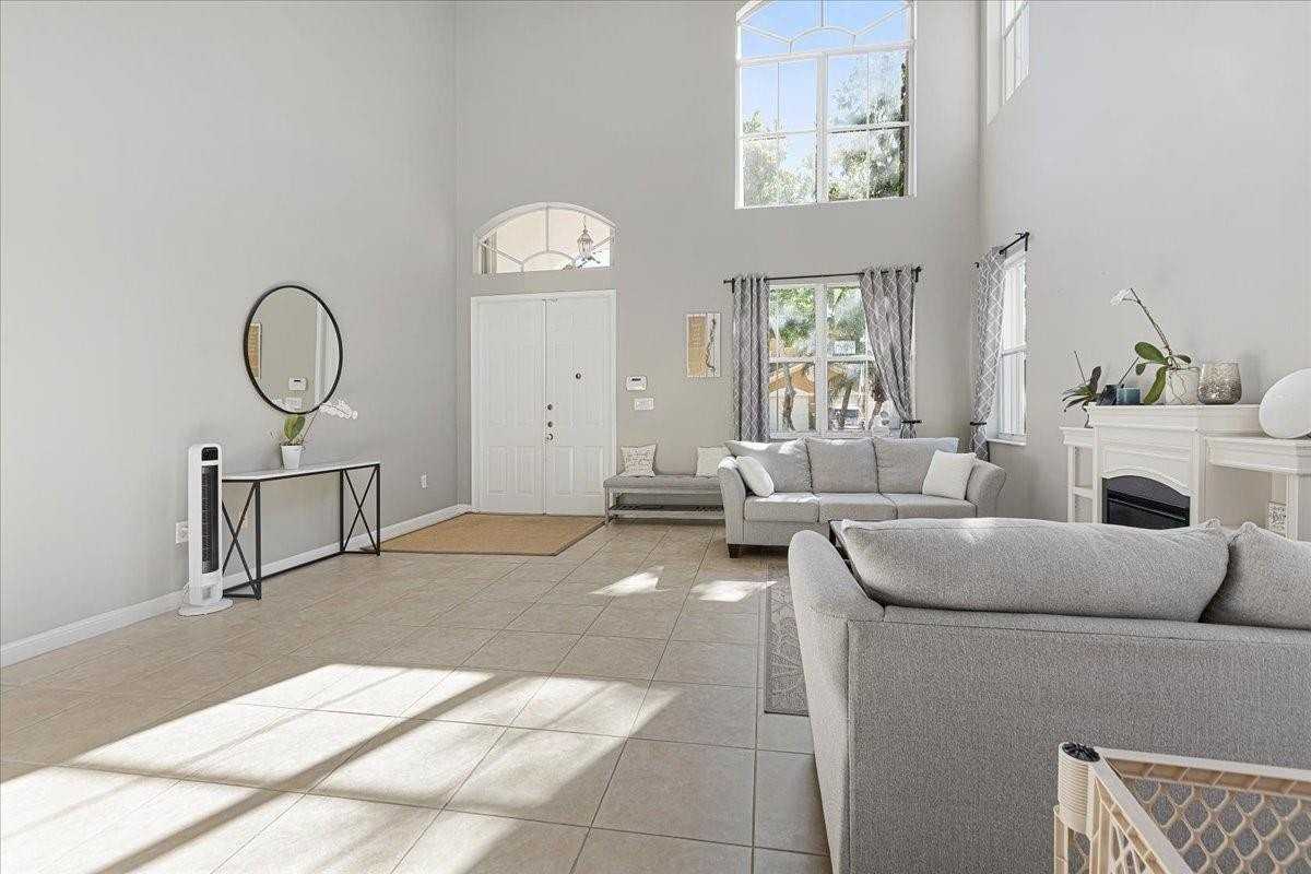 2316 Sw 127th Ave - Photo 7 of 30