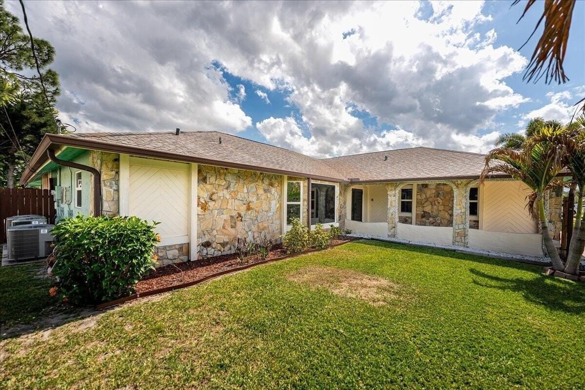 1326 Sw Bartell Ave - Photo 3 of 50