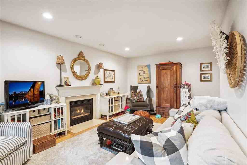 4237 Ottawa Ave S - Photo 3 of 21