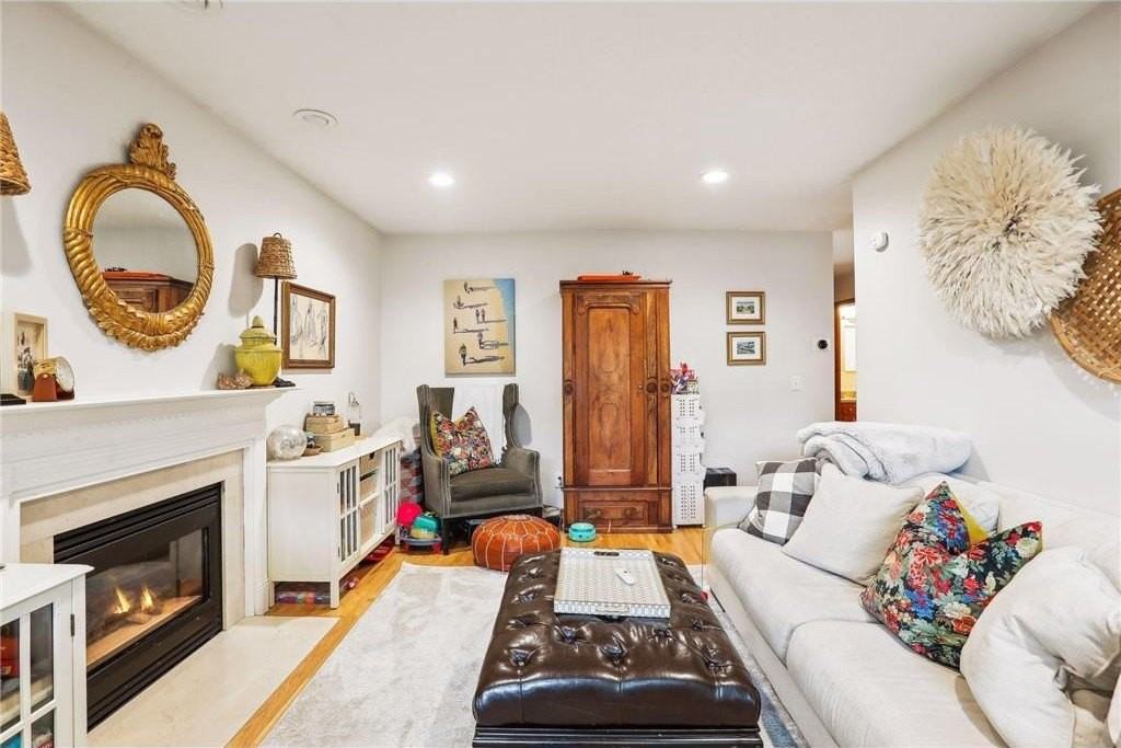 4237 Ottawa Ave S - Photo 4 of 21