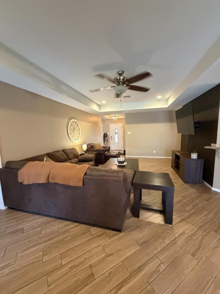 703 Durham Ct - Photo 4 of 23