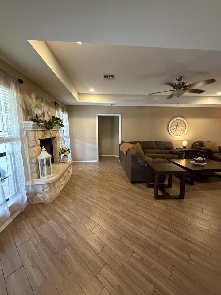 703 Durham Ct - Photo 6 of 23