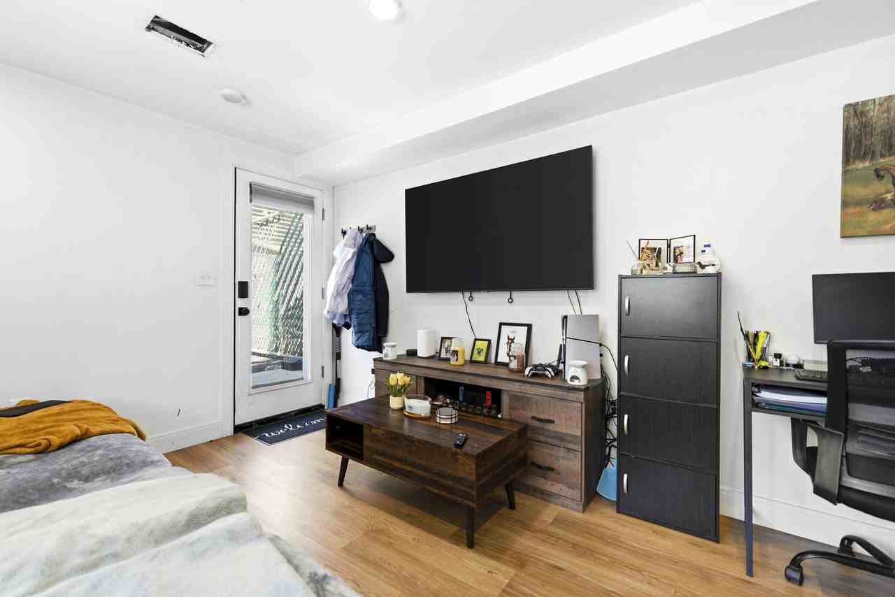 92 Chelsea St #1 - Photo 4 of 13