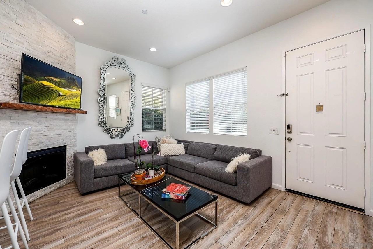 1568 Corte Barcelona #2 - Photo 3 of 34