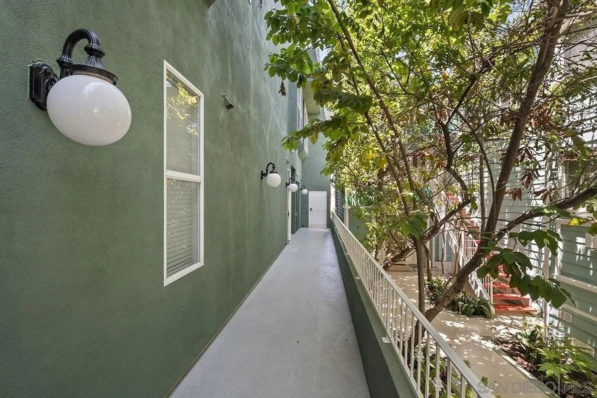 1632 Union St #4 - Photo 5 of 34