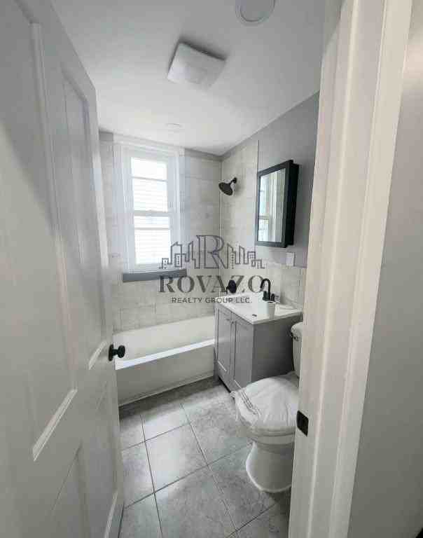 167 Shephard Ave #1 - Photo 4 of 8