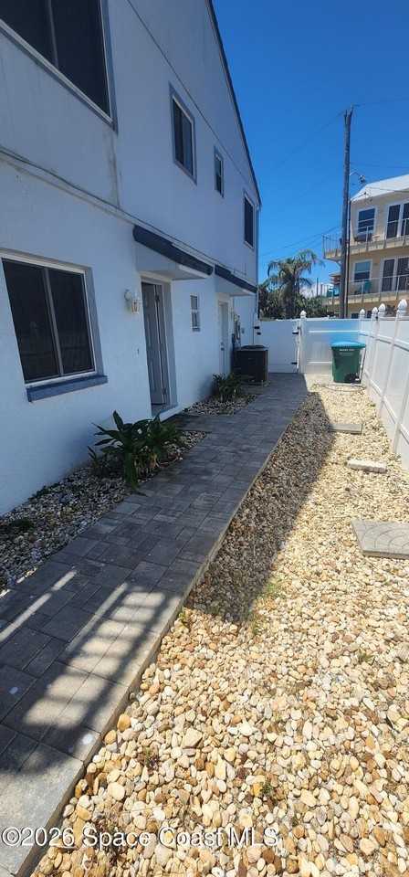 8208 Presidential Ct - Photo 3 of 31