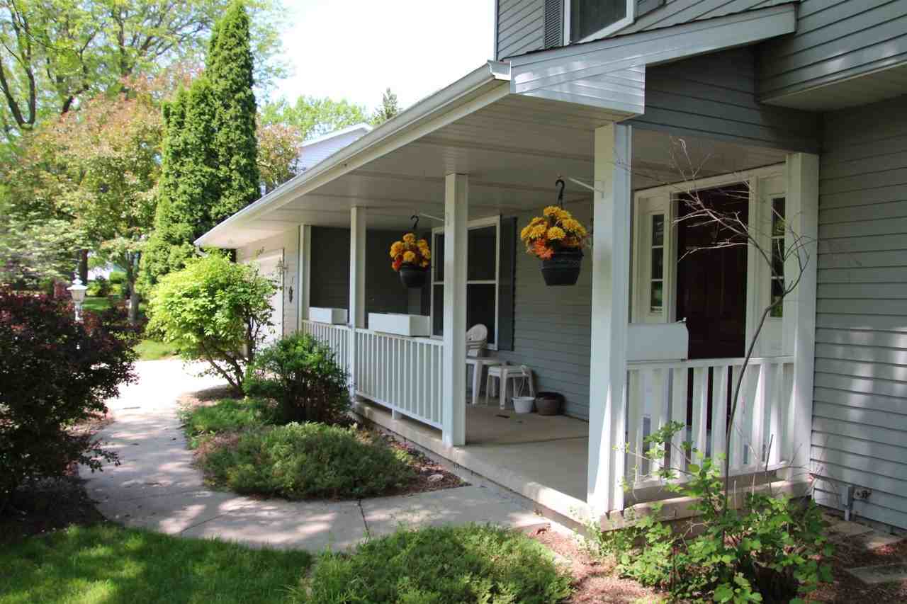 7620 Westchester Dr - Photo 3 of 41