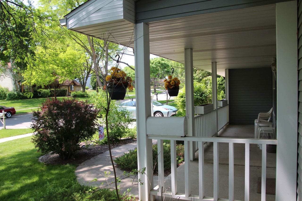 7620 Westchester Dr - Photo 4 of 41