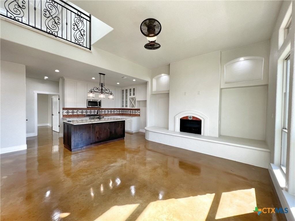 1690 Gruene Vineyard Xing - Photo 2 of 28