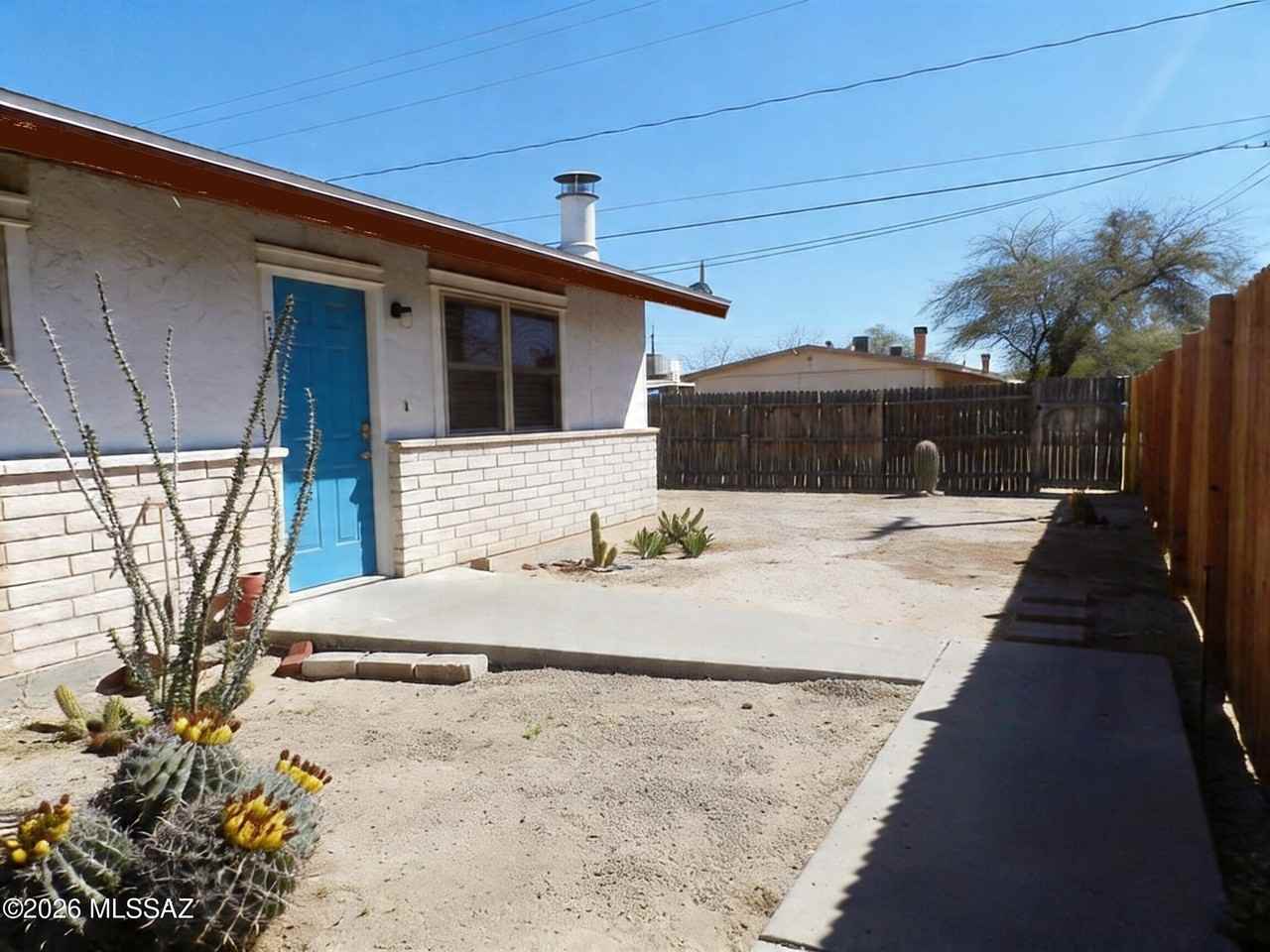 2512 E Eastland St - Photo 2 of 25