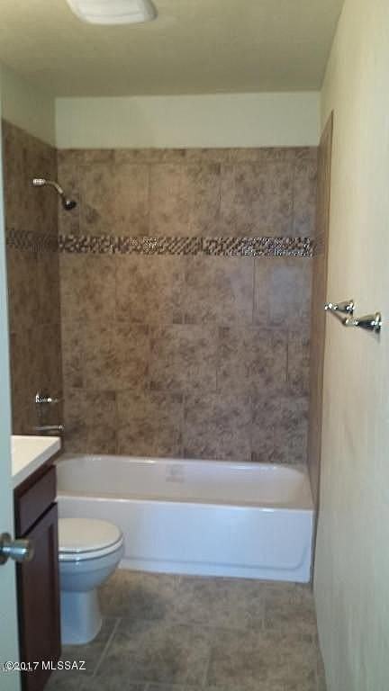 2125 N Euclid Ave - Photo 4 of 8