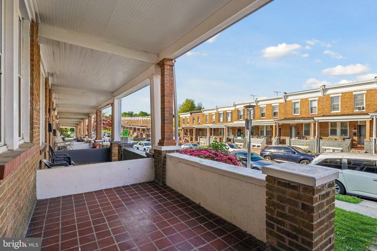 2817 Pelham Ave - Photo 2 of 25