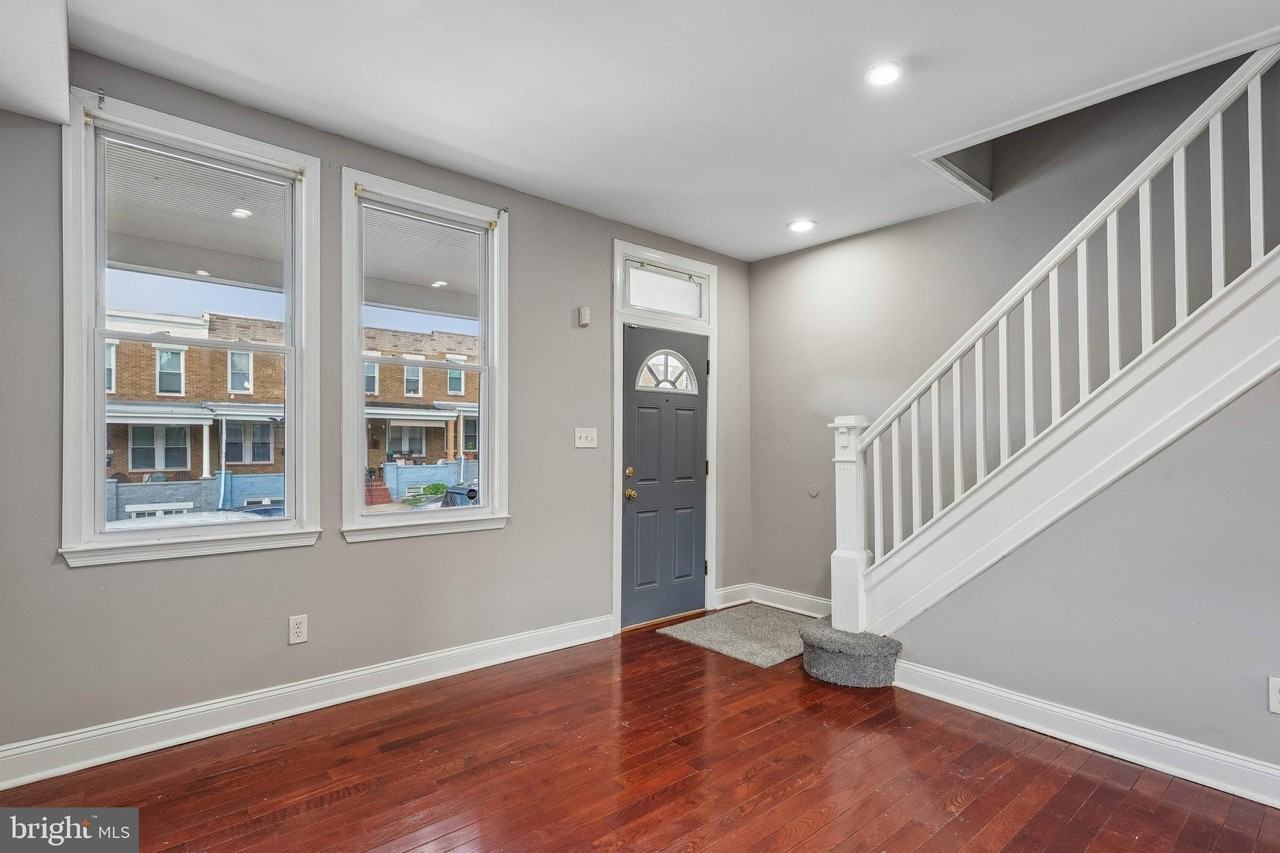 2817 Pelham Ave - Photo 3 of 25