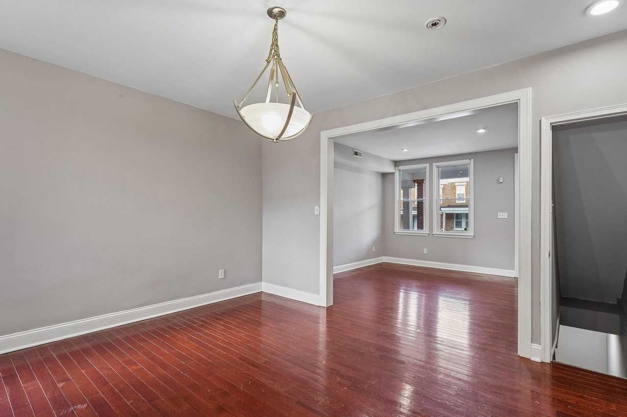 2817 Pelham Ave - Photo 7 of 25