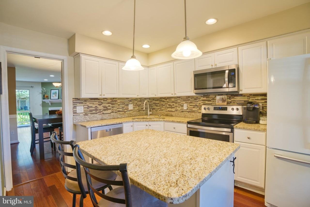 32 Lovett Ct - Photo 2 of 33