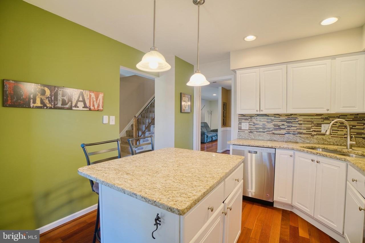 32 Lovett Ct - Photo 4 of 33