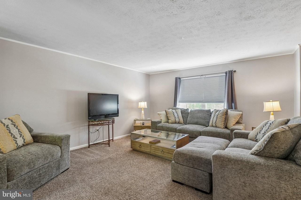 7039 Heather Dr - Photo 2 of 24