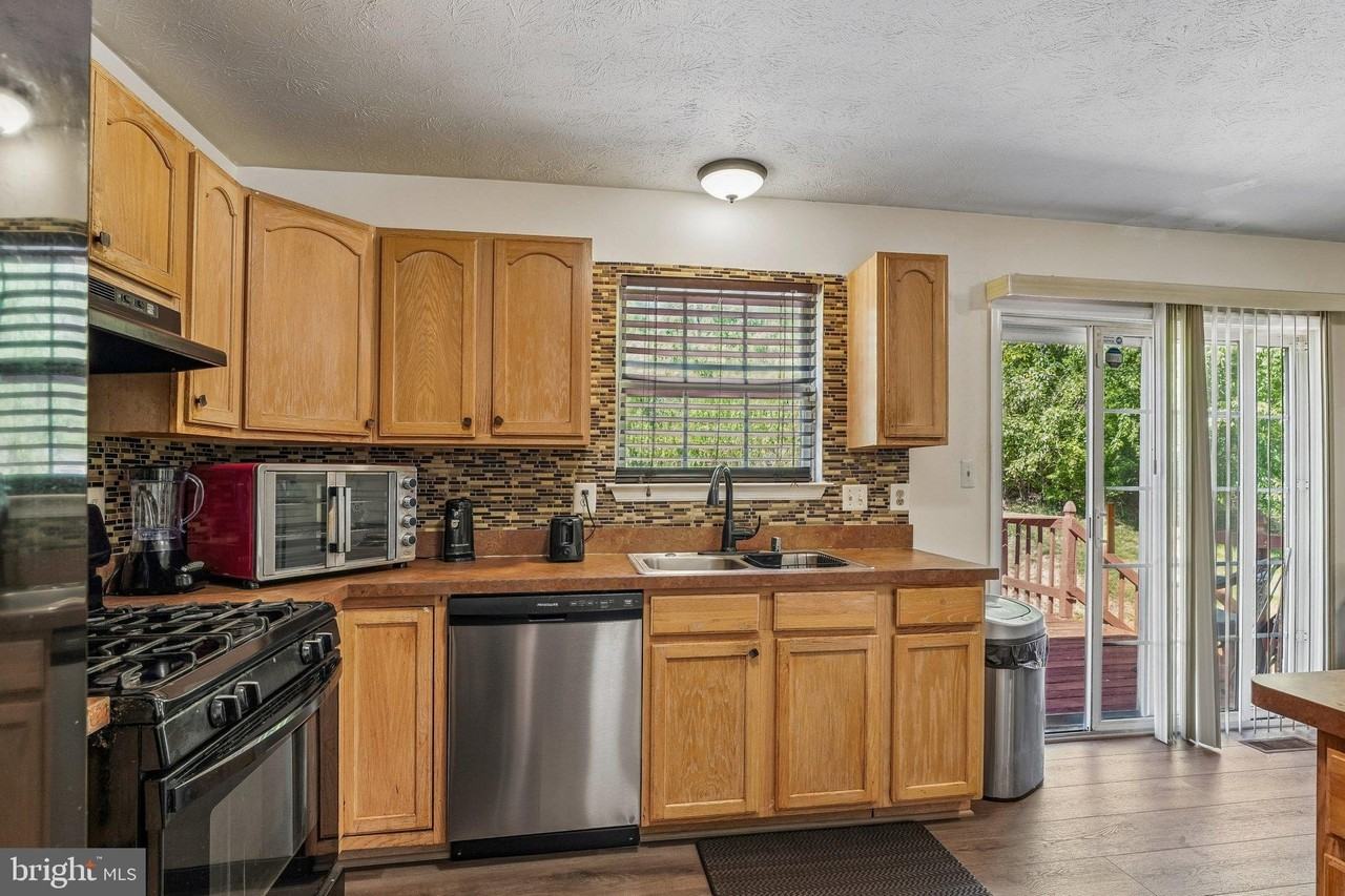 7039 Heather Dr - Photo 6 of 24