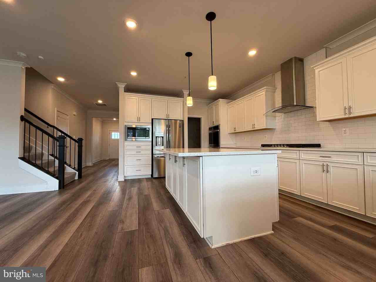 1407 Pinkerton St - Photo 4 of 21