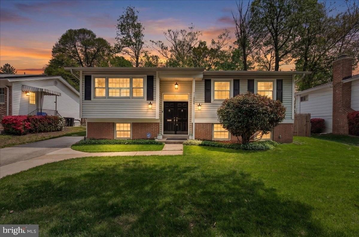 11905 Hunters Ln - Photo 2 of 50