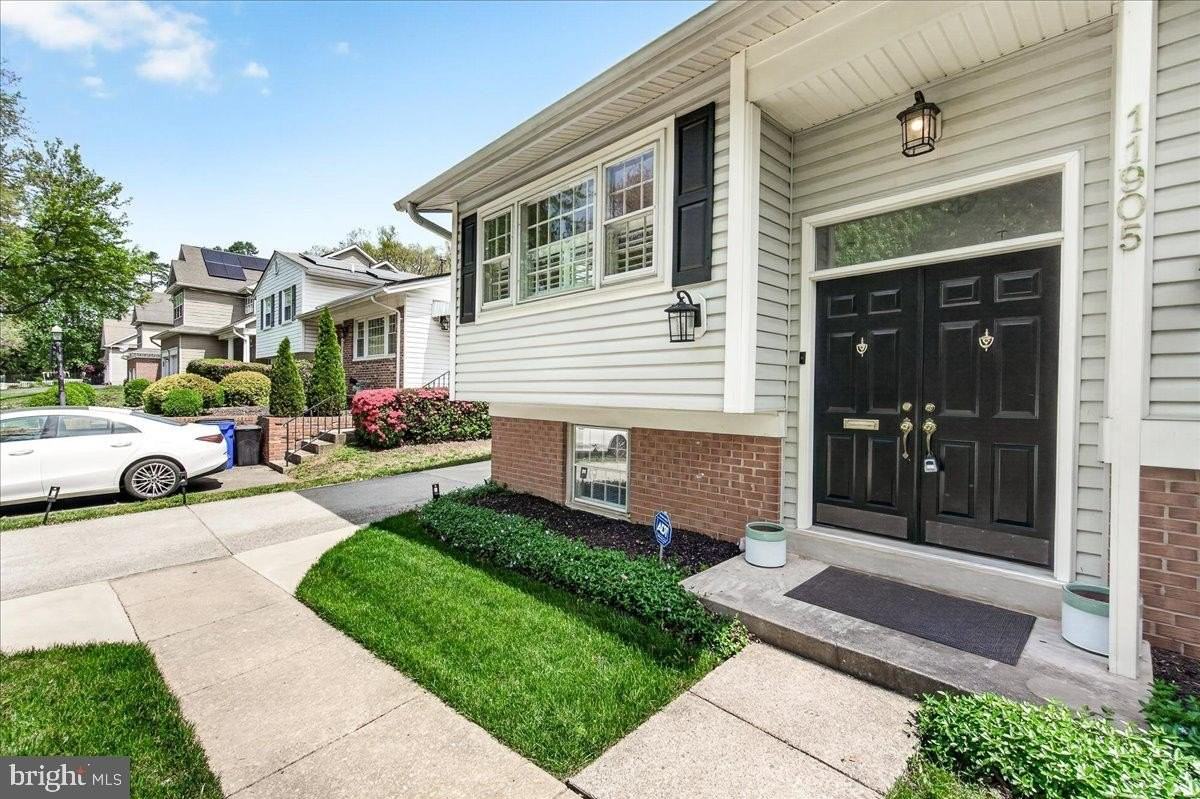 11905 Hunters Ln - Photo 6 of 50