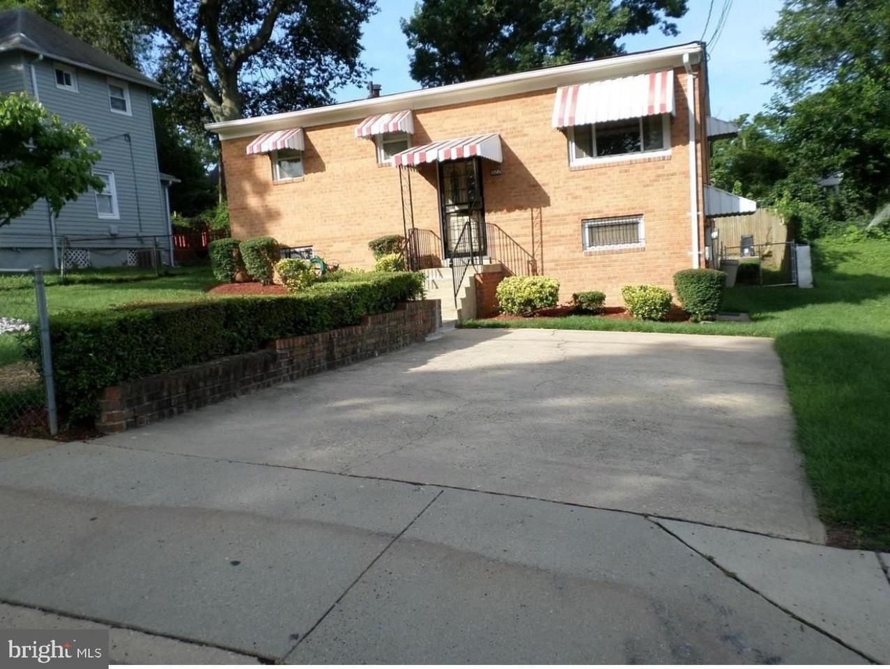 522 70th St - Photo 2 of 3