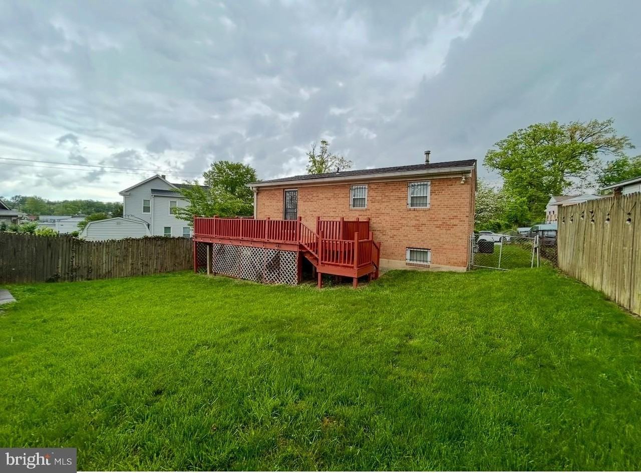 522 70th St - Photo 3 of 3