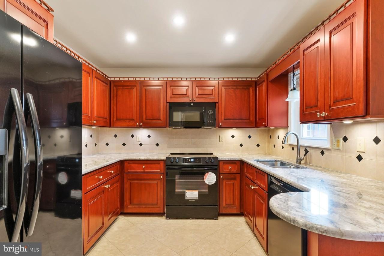 4111 Nantucket Dr - Photo 7 of 30