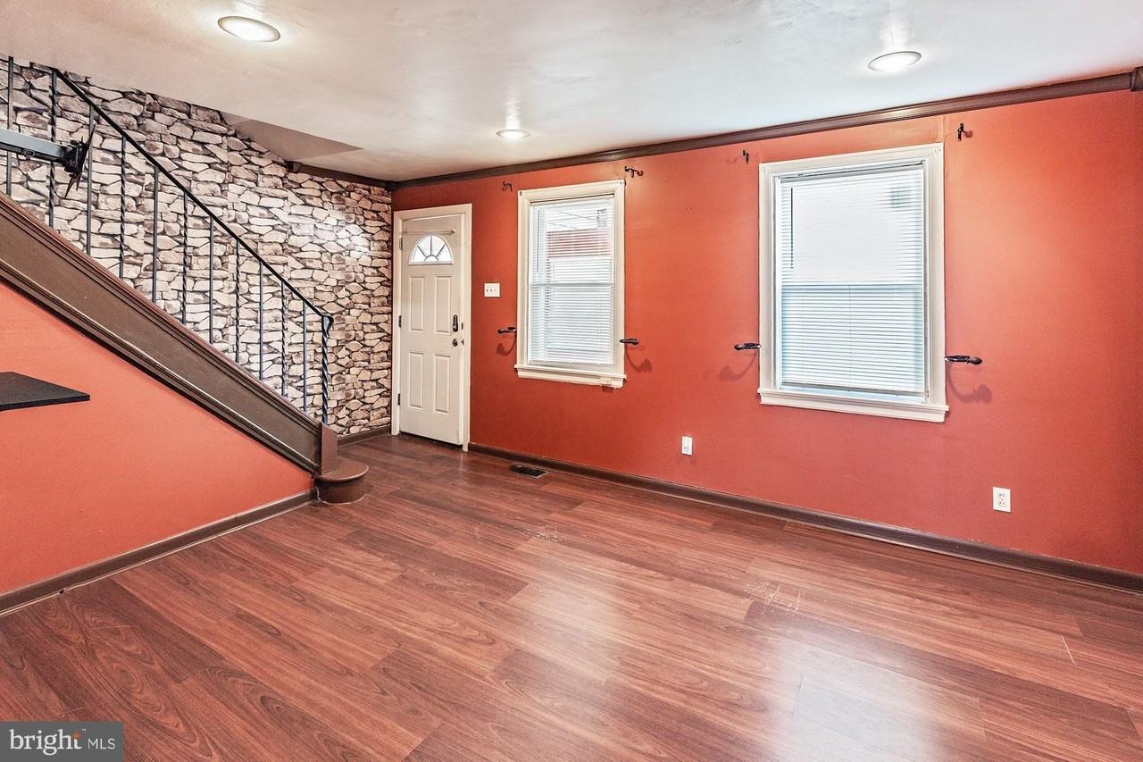 3312 W 13th St - Photo 4 of 13