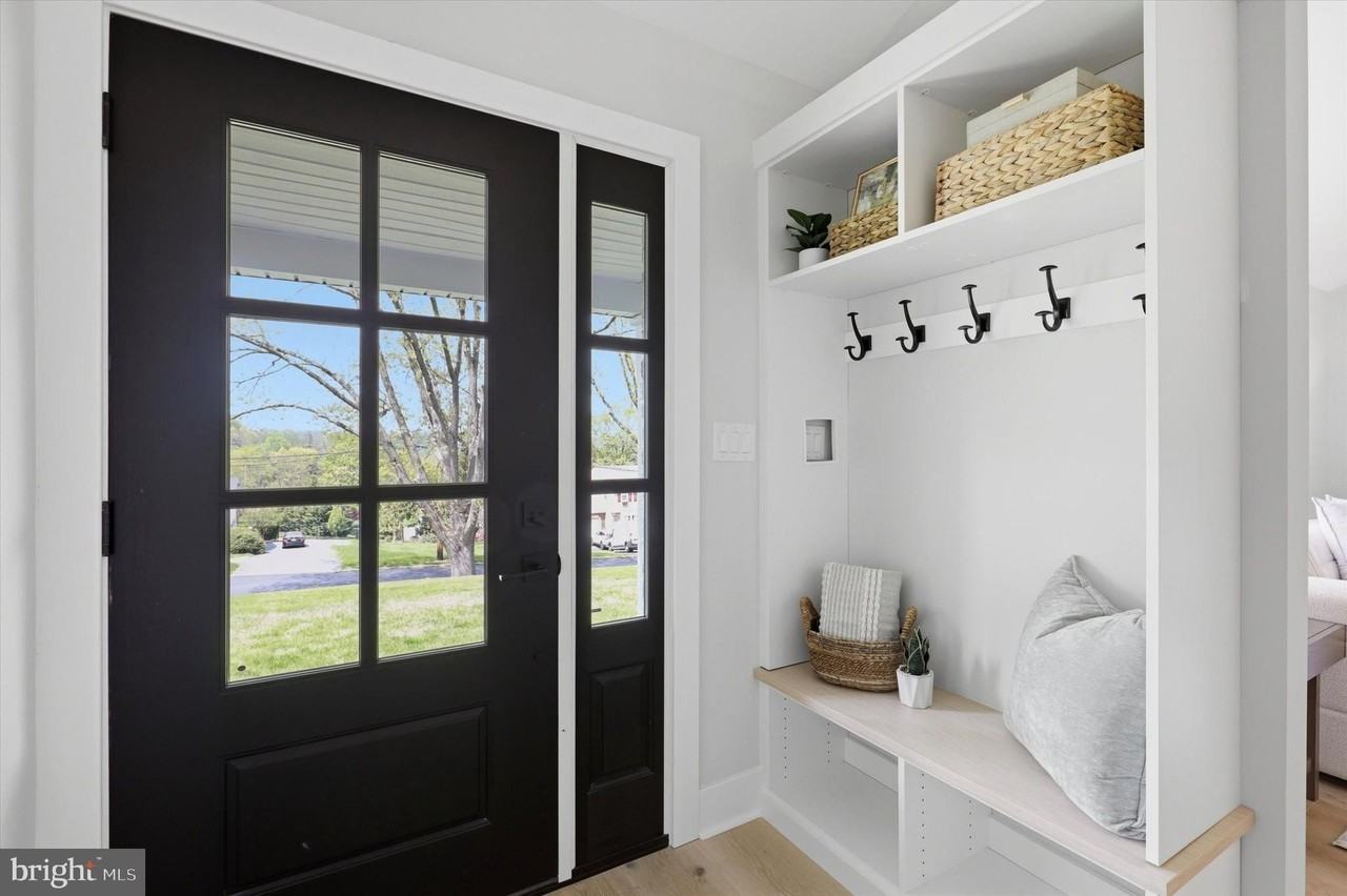 309 Saybrook Rd - Photo 3 of 50