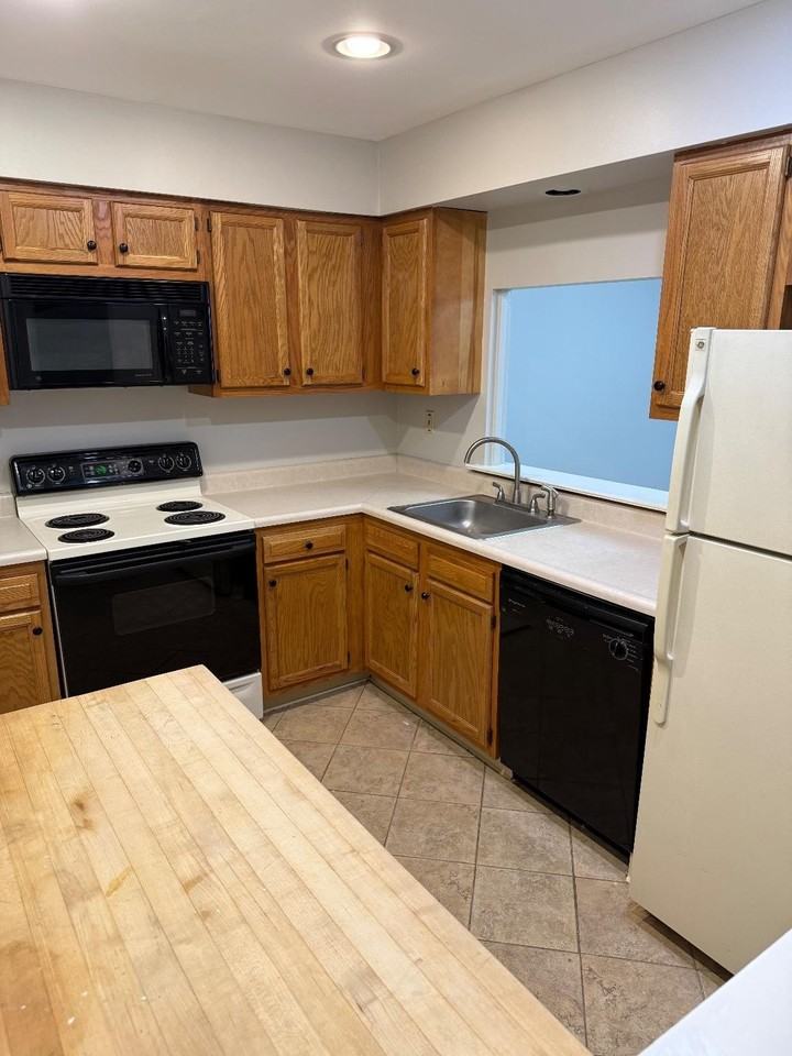 1203 Crosshill Ct - Photo 6 of 15