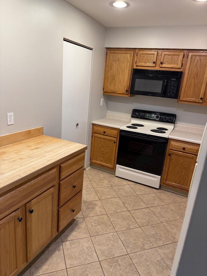 1203 Crosshill Ct - Photo 7 of 15