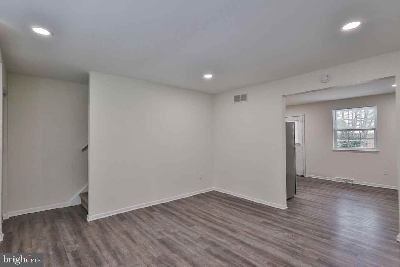 305 S Warminster Rd #B2 - Photo 5 of 42