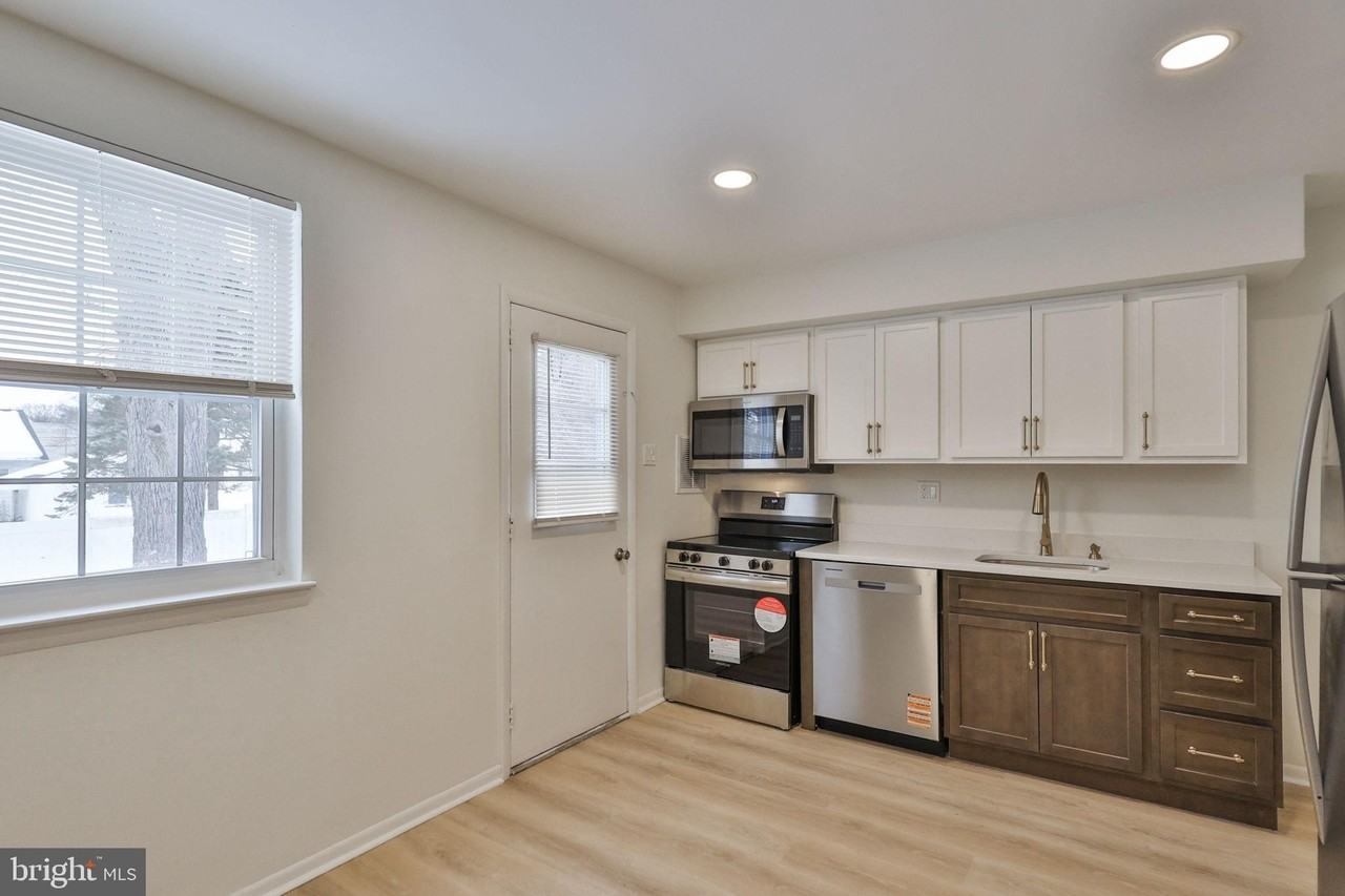 305 S Warminster Rd #B3 - Photo 3 of 8