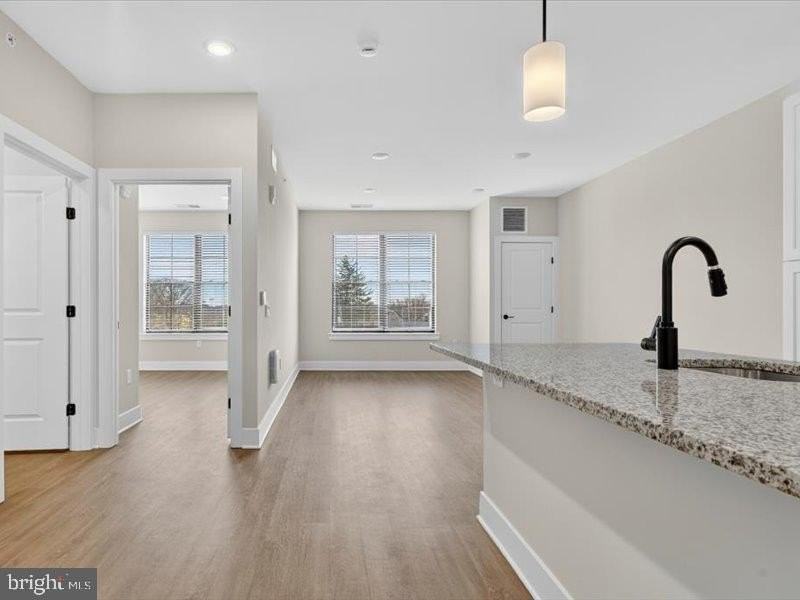 624 Main St - Photo 7 of 13