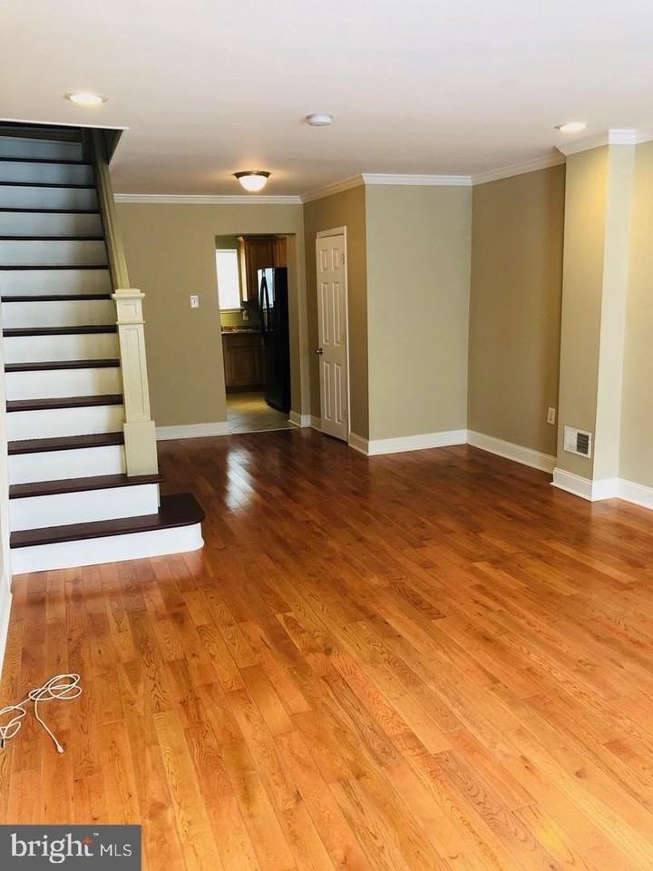 2027 S Darien St - Photo 2 of 13