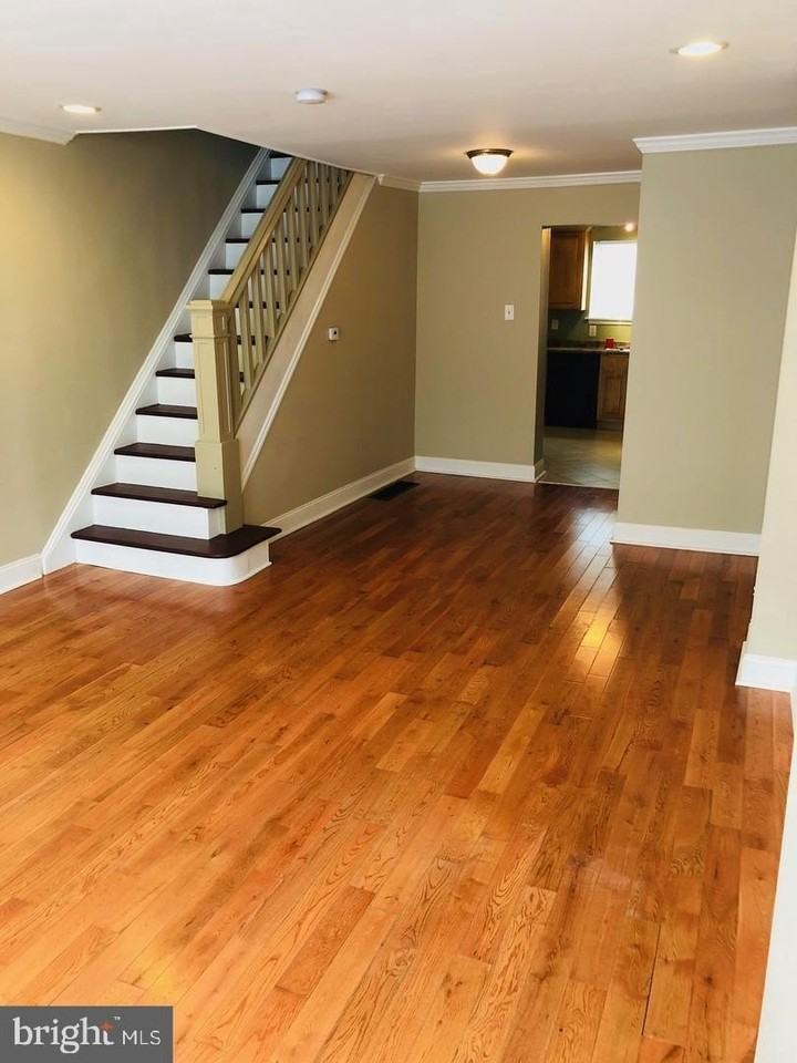 2027 S Darien St - Photo 3 of 13