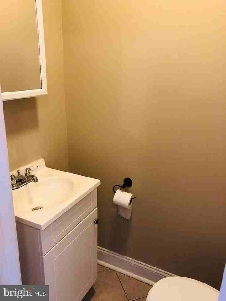 2027 S Darien St - Photo 4 of 13