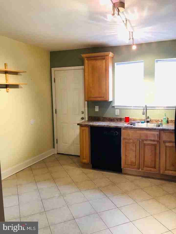 2027 S Darien St - Photo 6 of 13