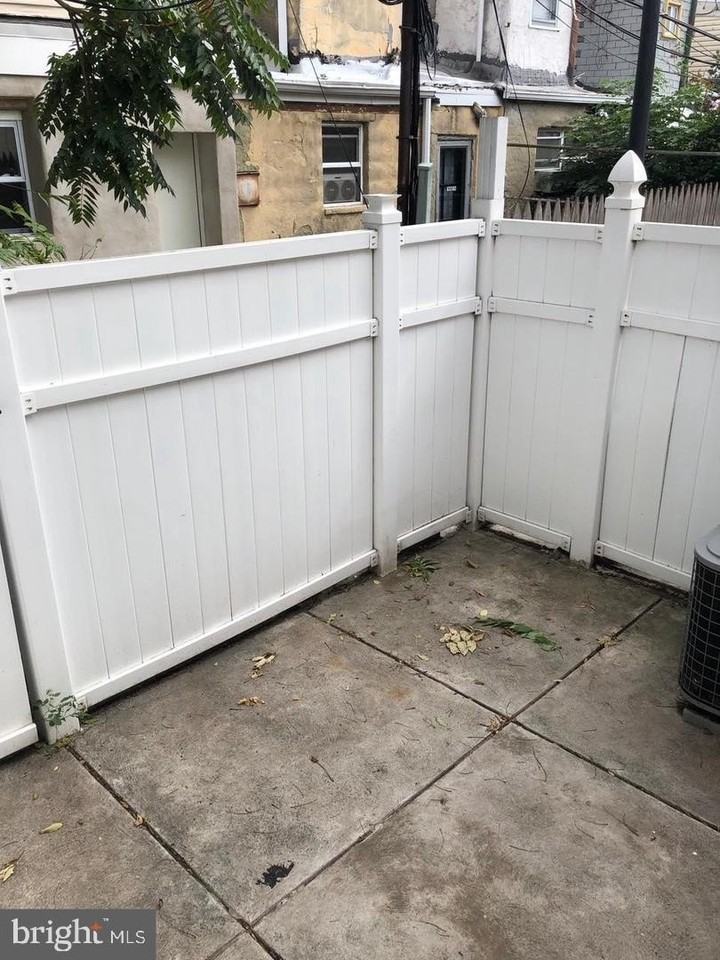 2027 S Darien St - Photo 7 of 13