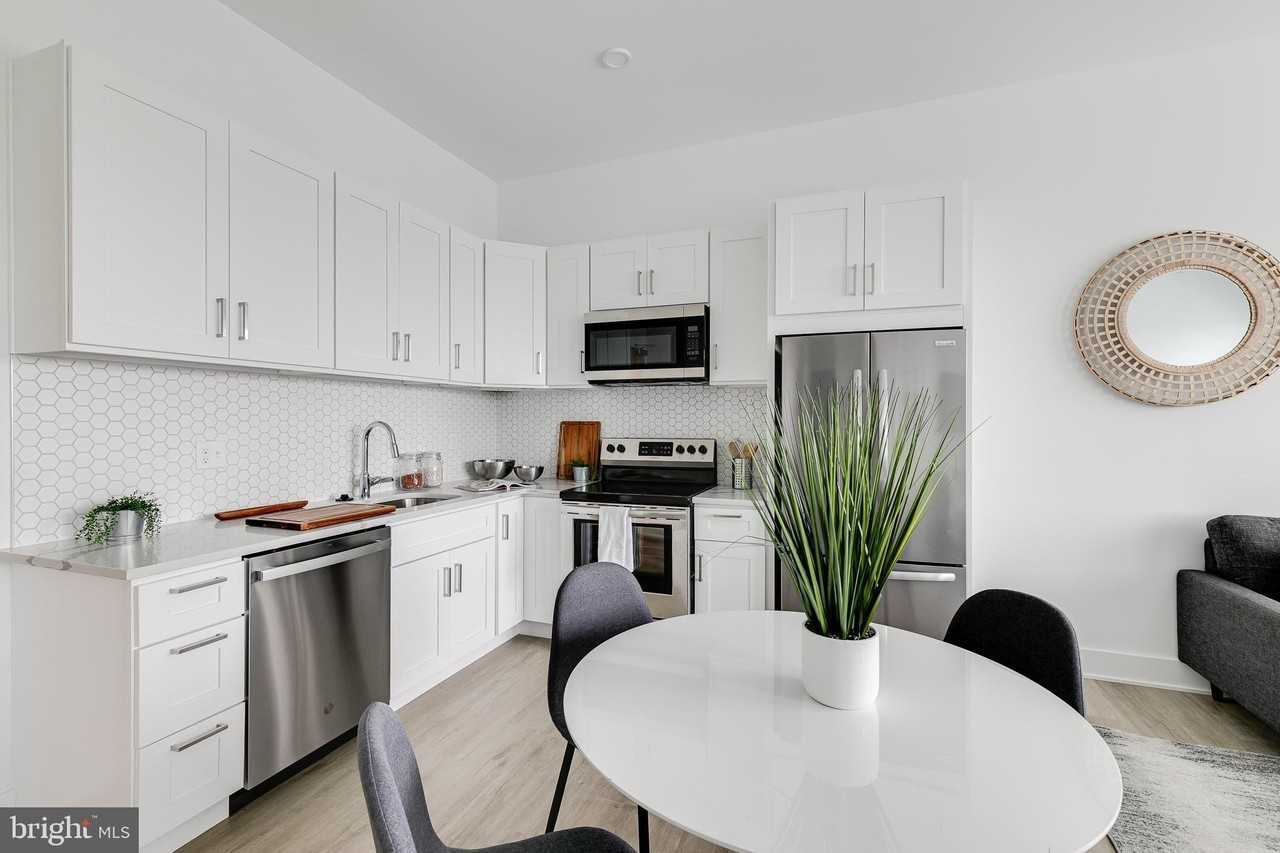 2201 Washington Ave #404 - Photo 7 of 20