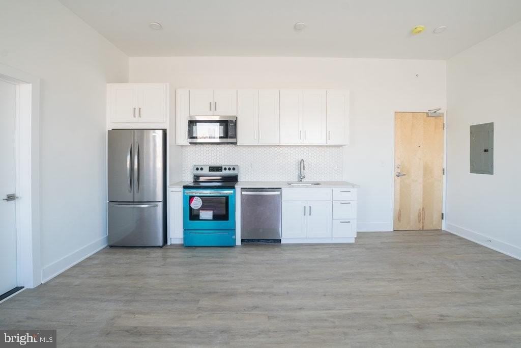 2201 Washington Ave #407 - Photo 2 of 13