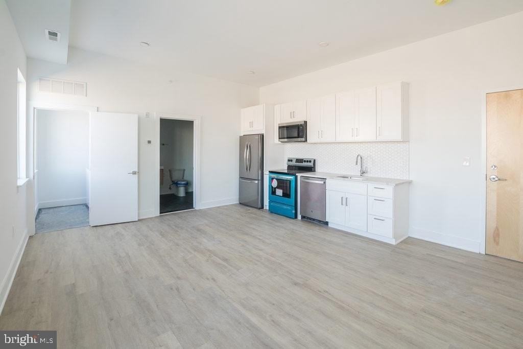 2201 Washington Ave #407 - Photo 3 of 13