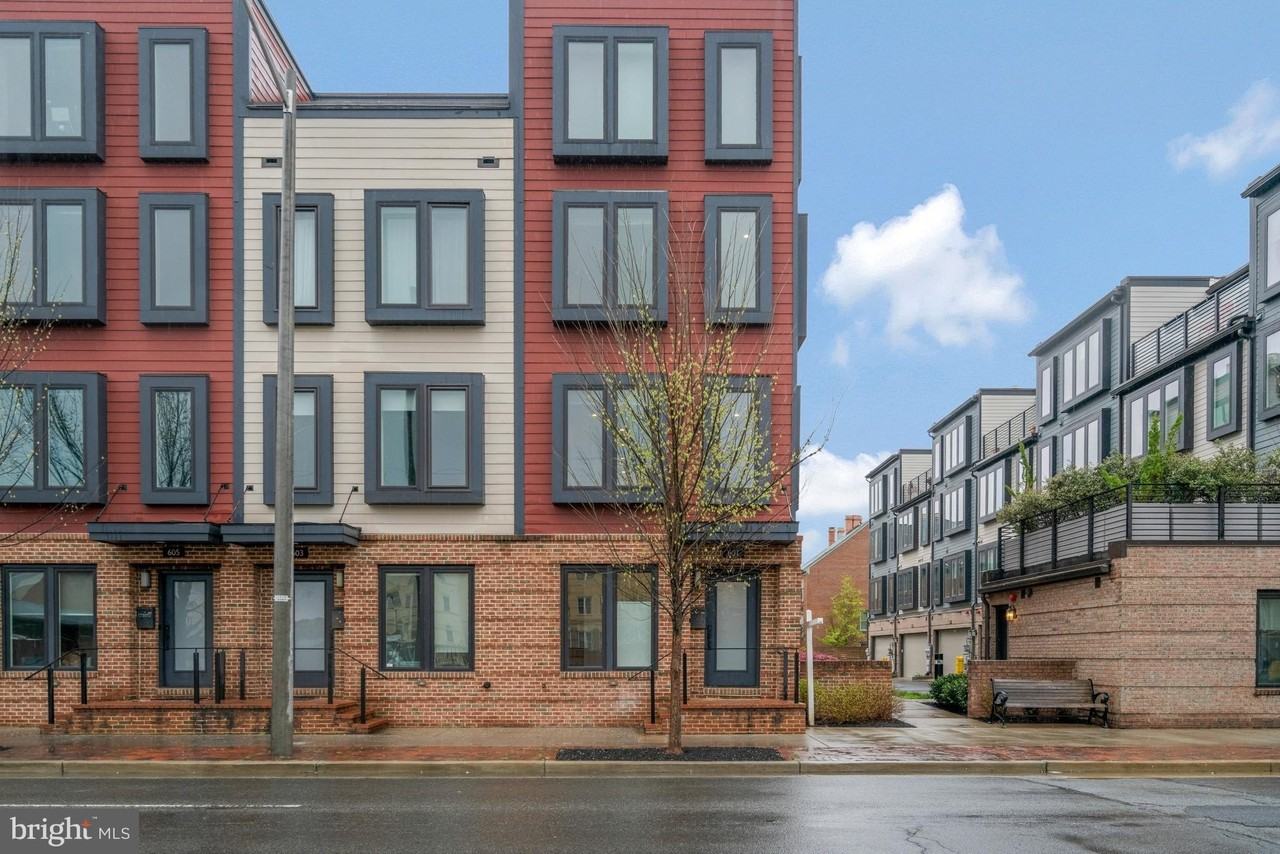 601 N Henry St - Photo 2 of 50