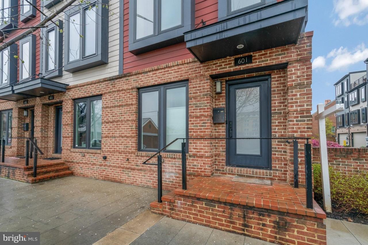 601 N Henry St - Photo 3 of 50