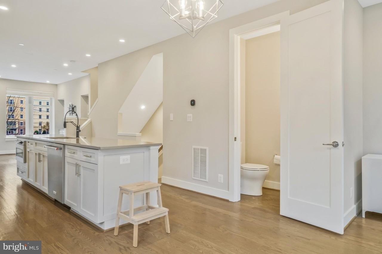 601 N Henry St - Photo 7 of 50