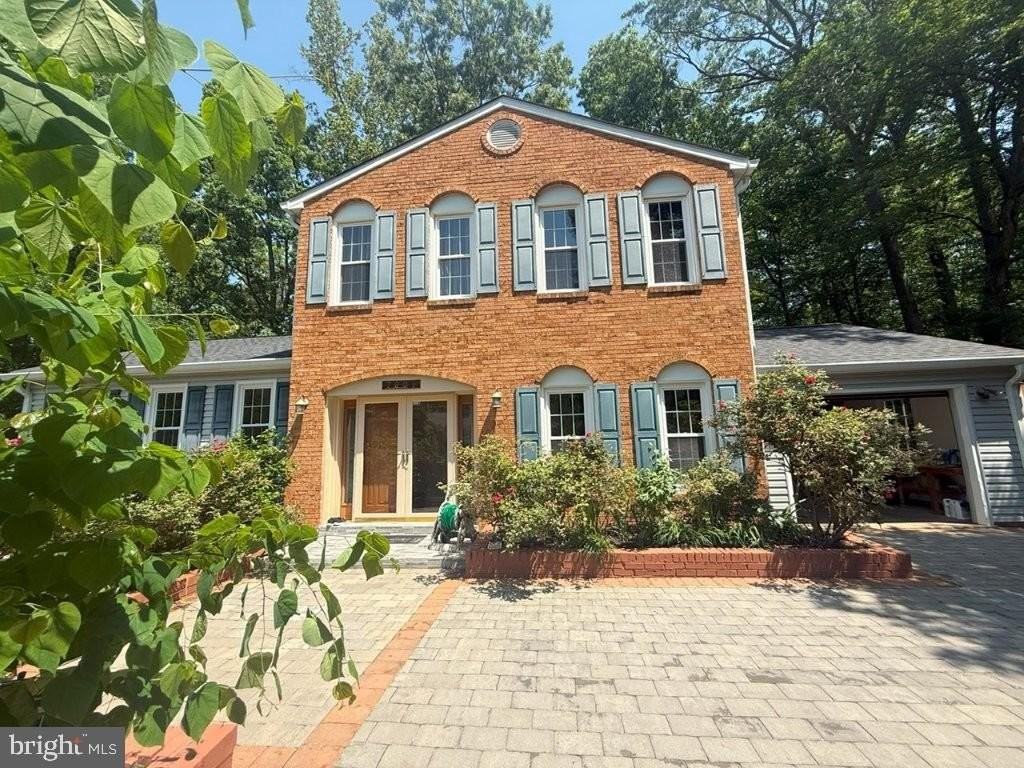 7801 Cliffside Ct - Photo 3 of 50